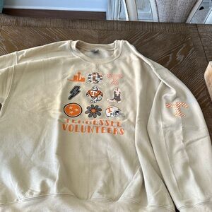 Gildan Cream Heavy Blend Sweatshirt